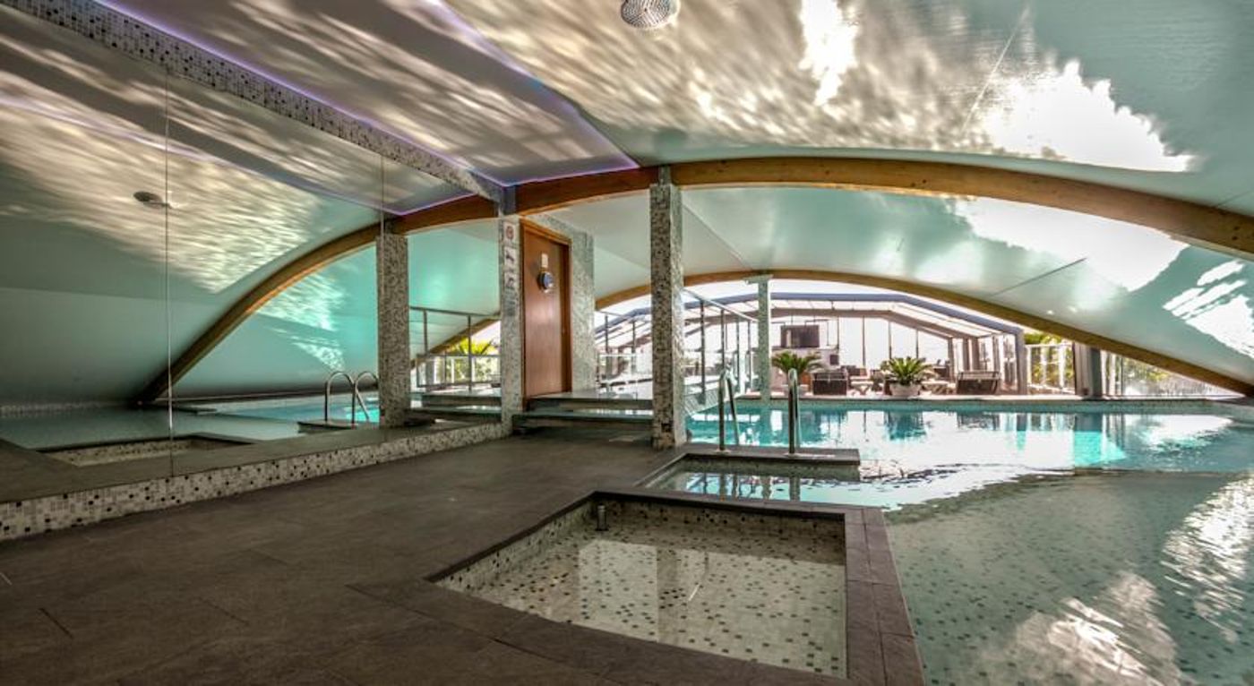 Goldstars Resort & Suites