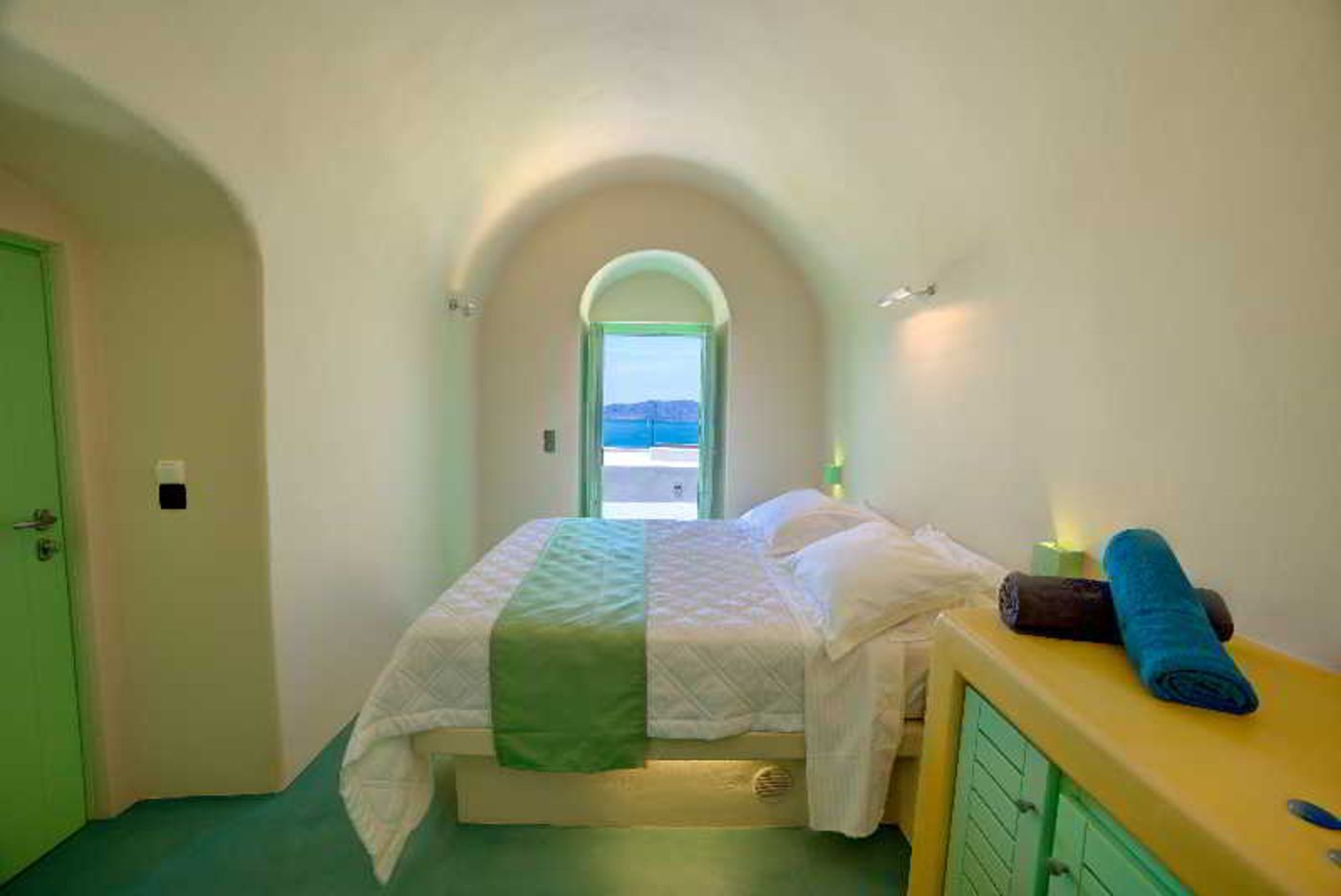 Santorini-Royal-Suites-Room-2