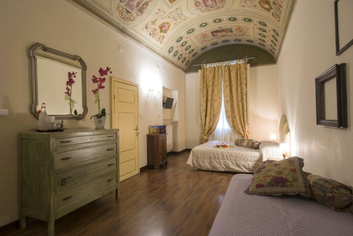 Palazzo-Bulgarini-Room-5
