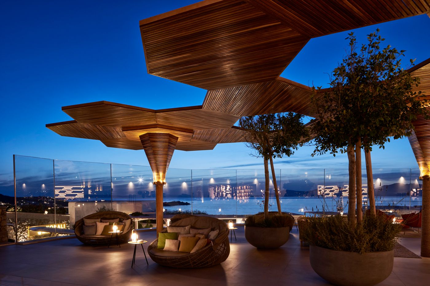 Myconian-Naia---Luxury-Suites-Pool-8