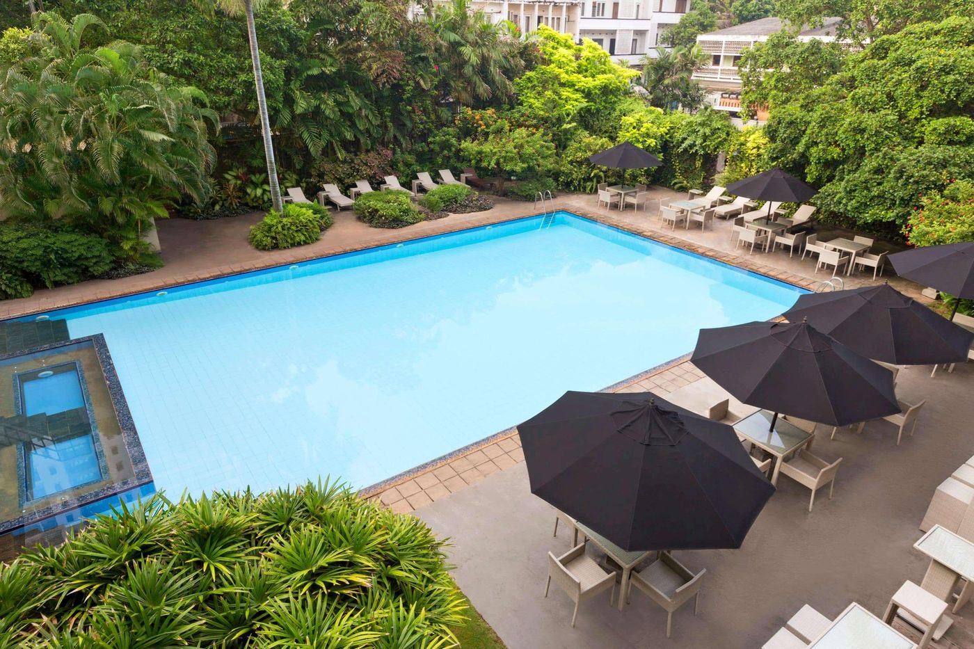 Ramada-By-Wyndham-Colombo-Pool-1