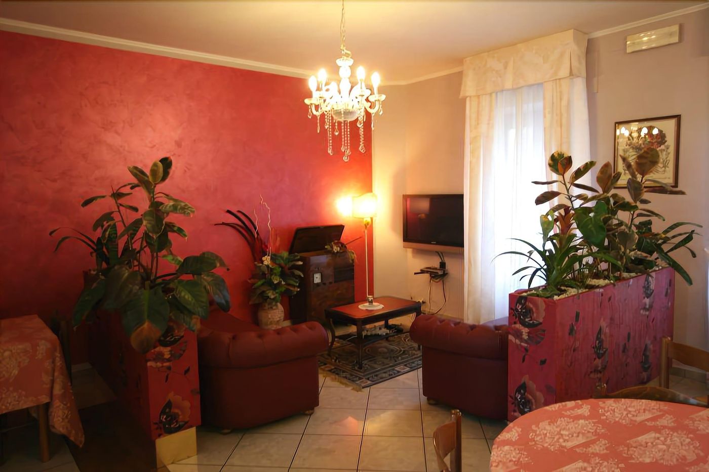 Hotel-La-Meridiana-Lobby-11