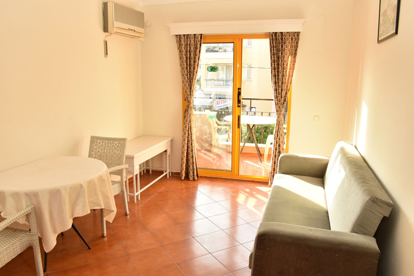 Club Dante Apartments