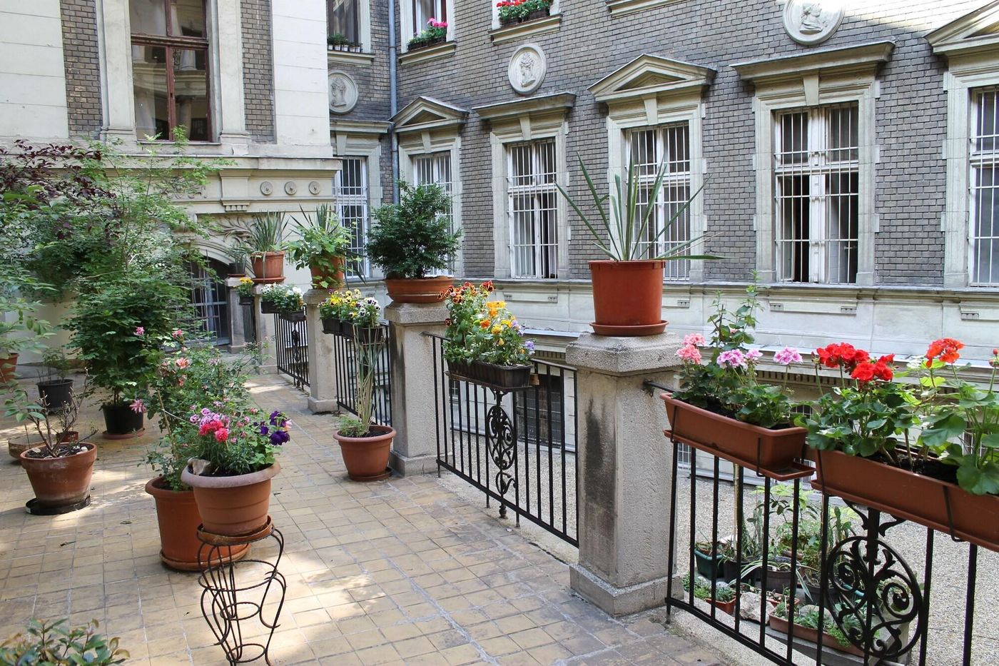 Omega-Guesthouse-Budapest-General-view-1