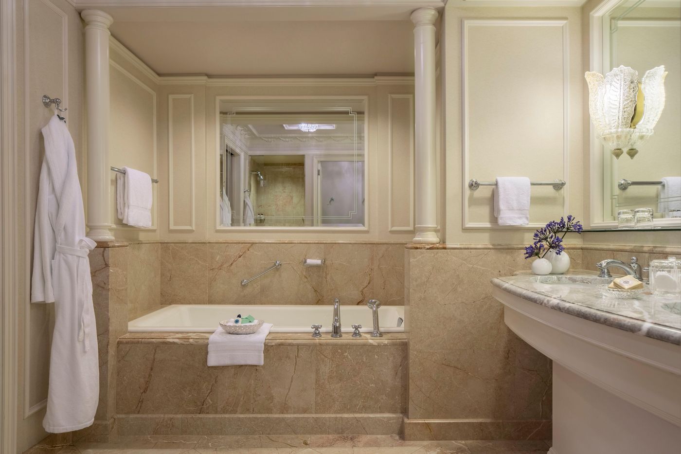 Regent-Berlin-Room-40