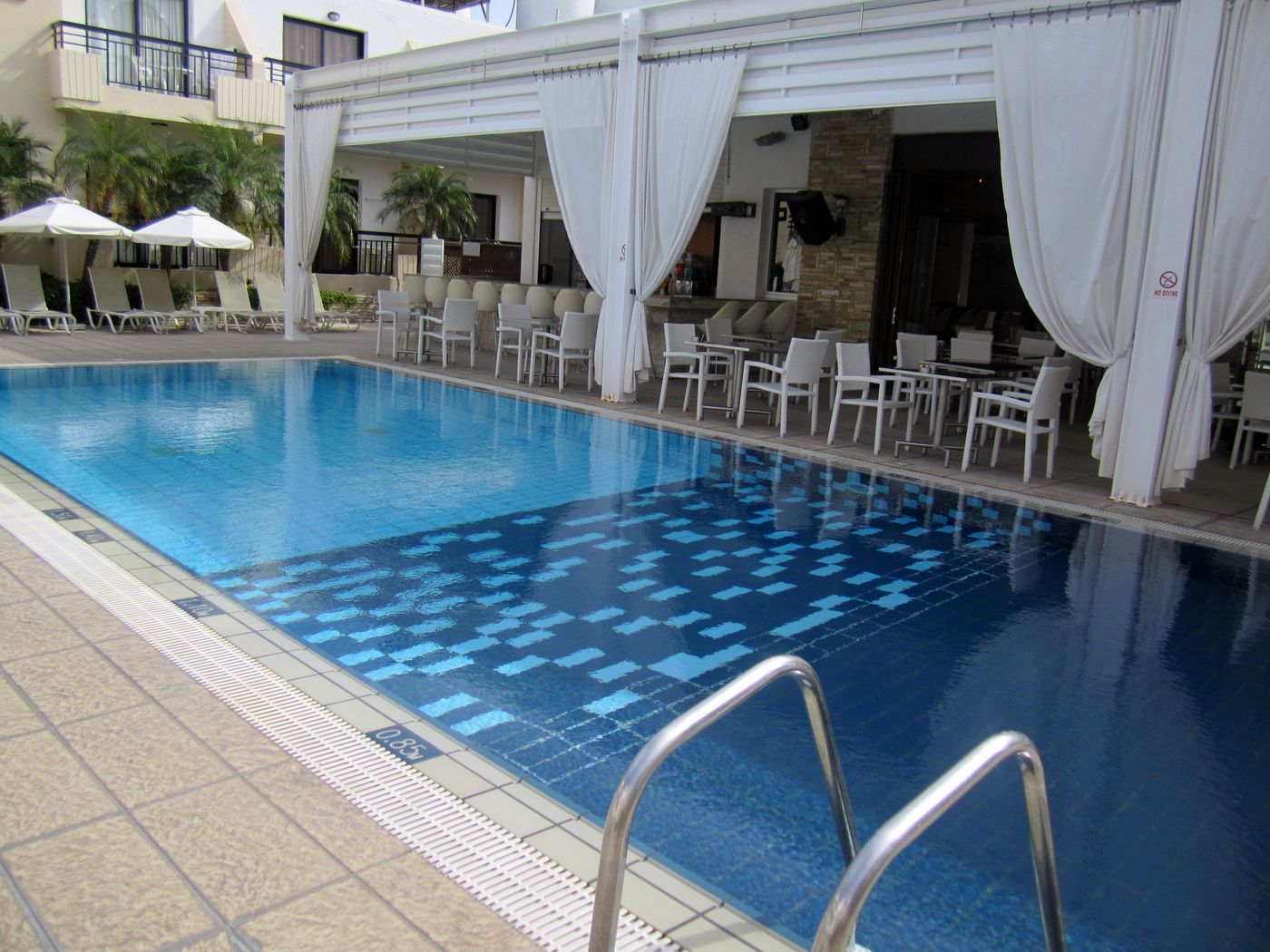 Senator-Hotel-Apartments-Pool-2