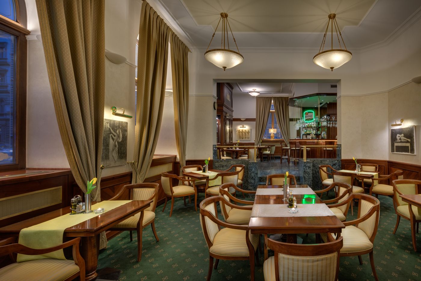 Boutique-Hotel-Seven-Days-Prague-Bar-10