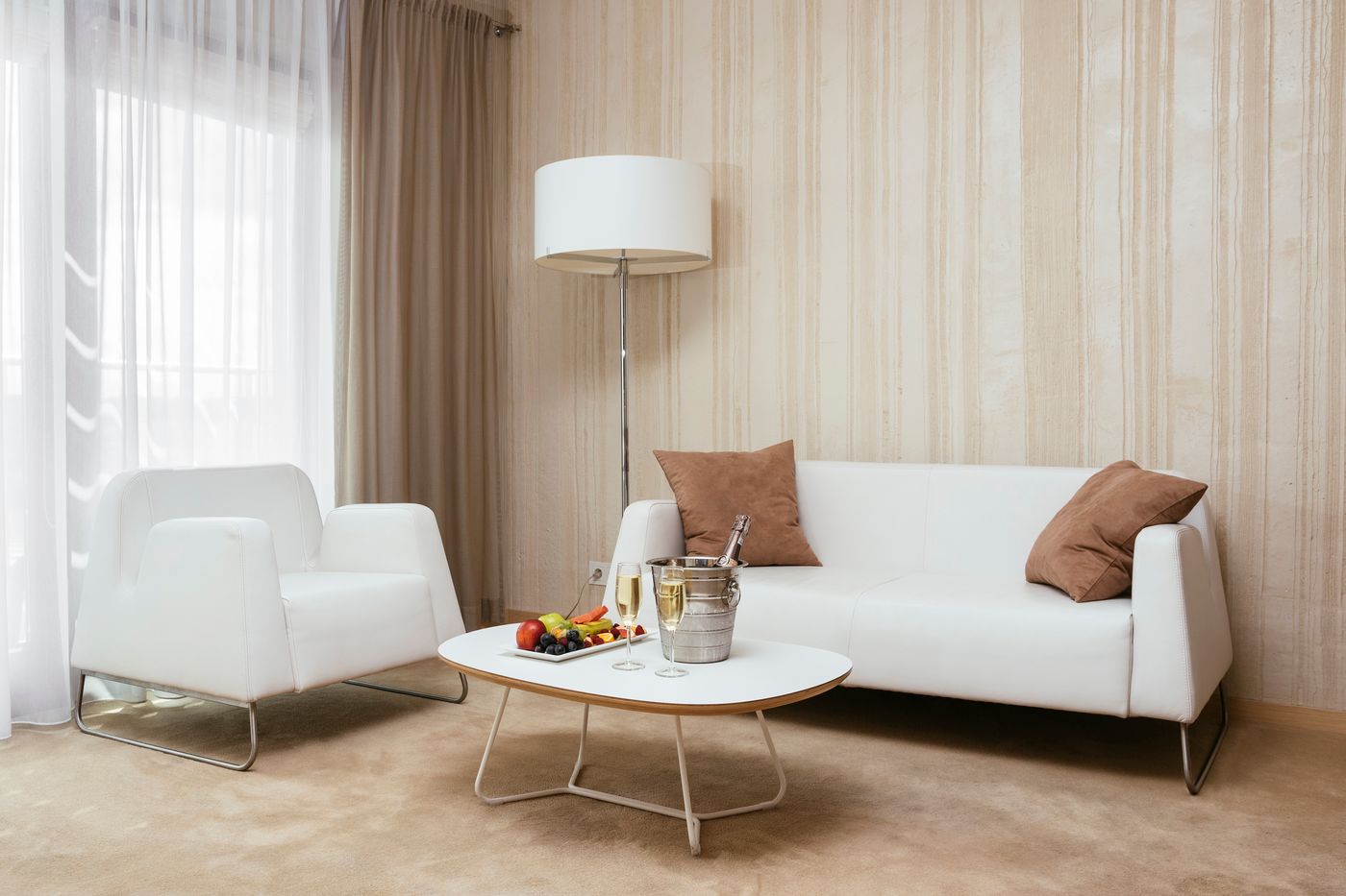 Hotel-Niebieski-Art-Hotel---Spa-Room-8