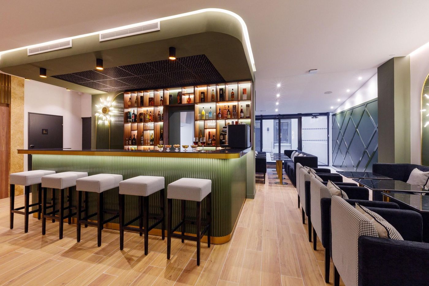 Star-Champs-Elysees-Bar-2