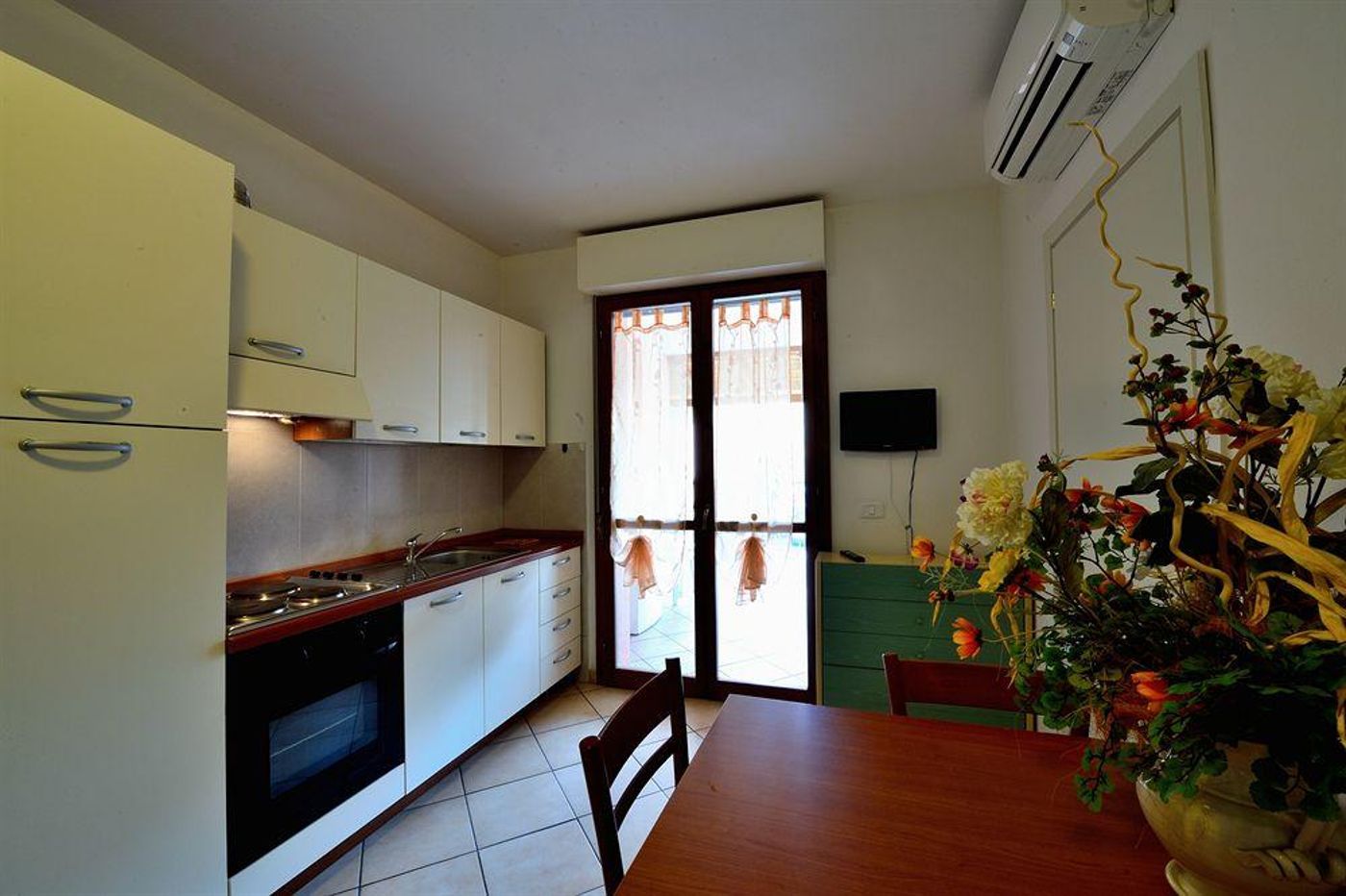 Lola-Piccolo-Hotel-Lobby-22