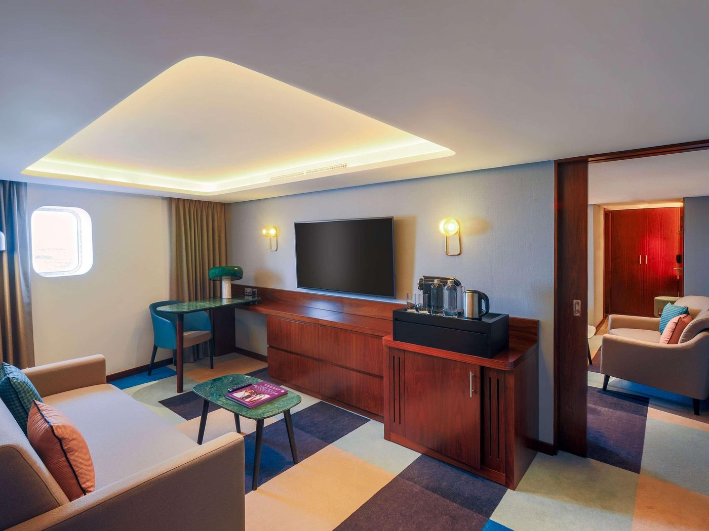 Queen-Elizabeth-2-Hotel-Sports-and-Entertainment-19