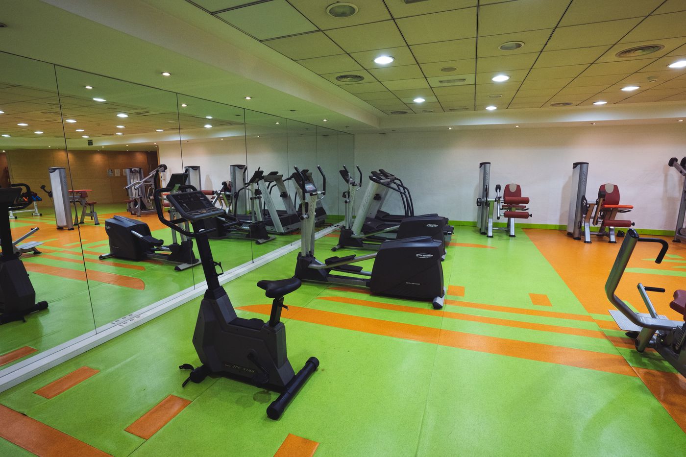 Deloix-Aqua-Center-Hotel-Sports-and-Entertainment-78