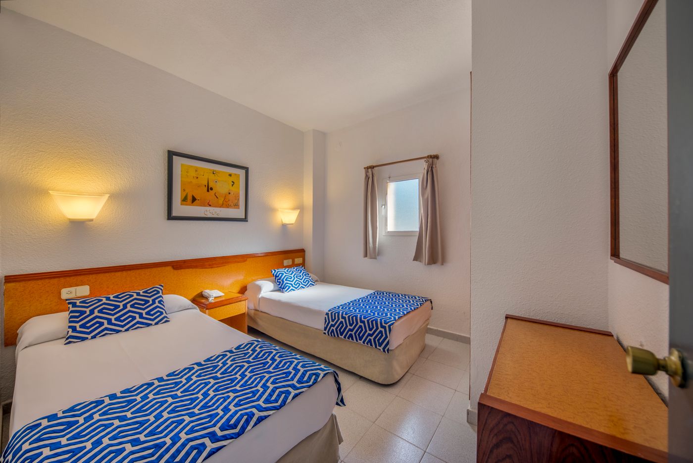 Globales-Gardenia-Room-19