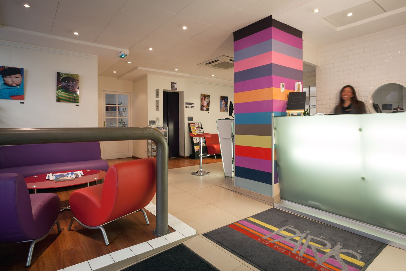 Comfort-Hotel-Paris-La-Fayette-Lobby-12