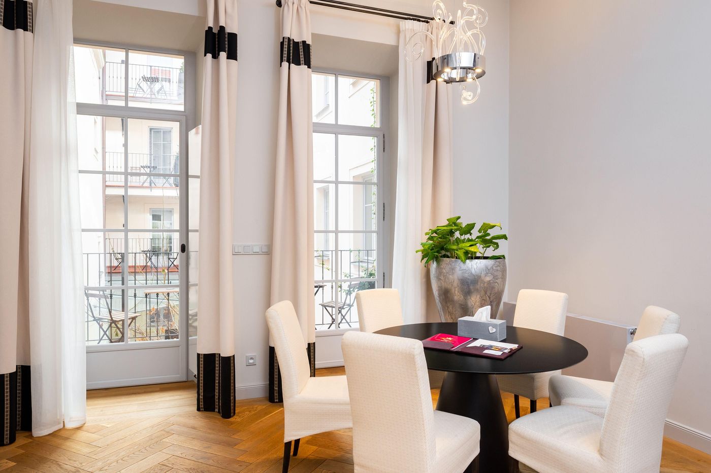 Old-Royal-Post-Hotel-Room-56