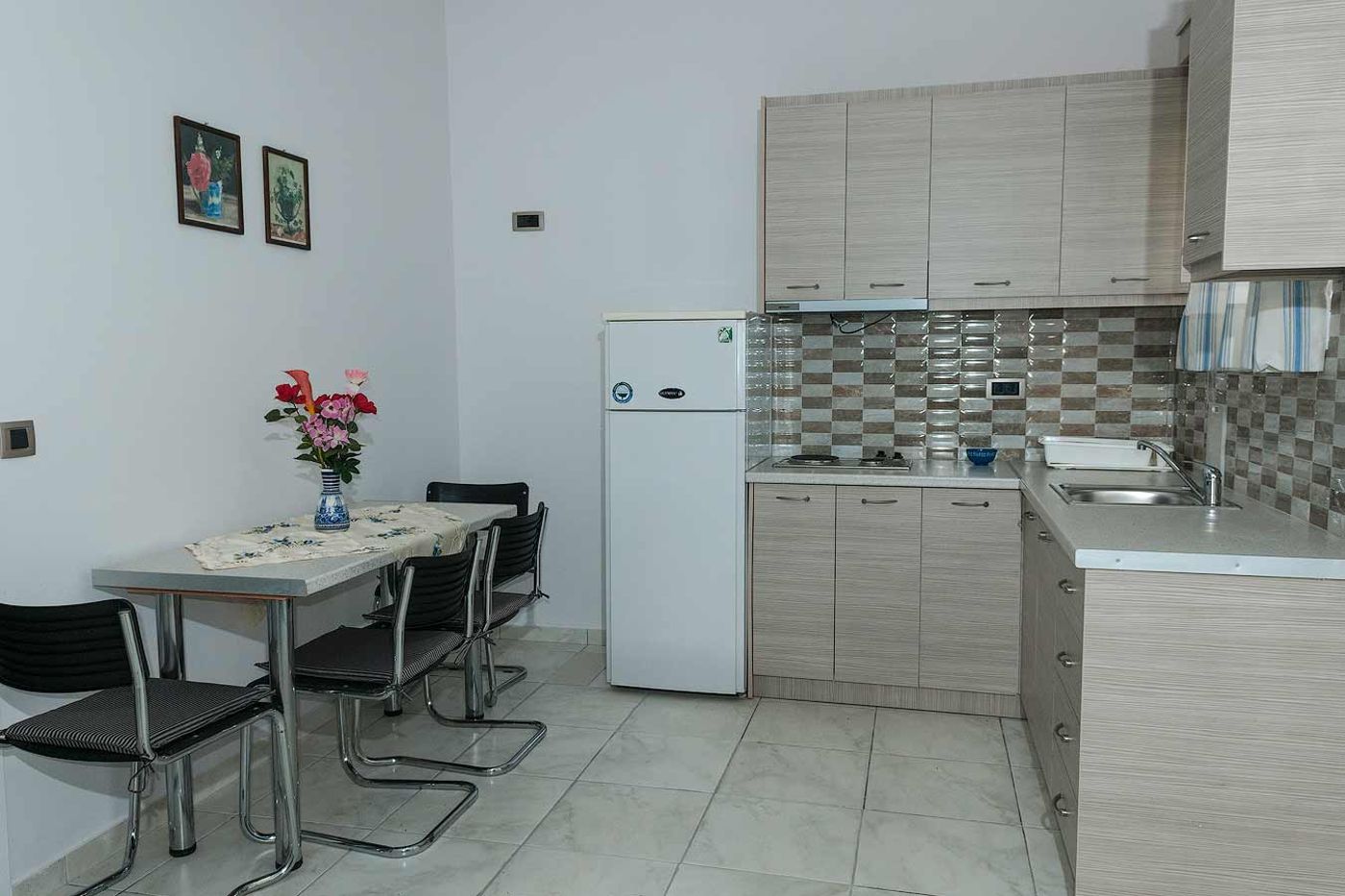 Tom-and-John-s-Apartments-Room-18