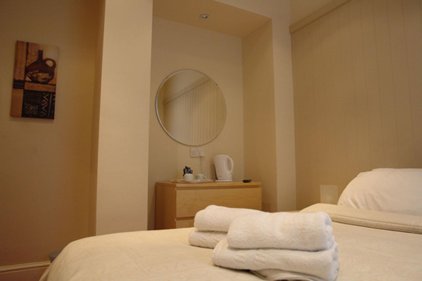 The Moon and Sixpence-United Kingdom-Clevedon-Room-8