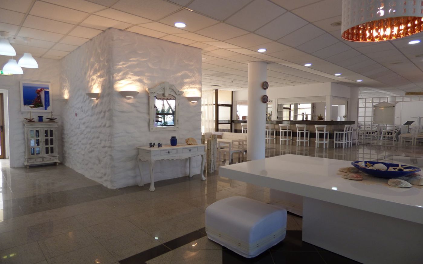 Amore-Hotel-Apartments-Lobby-42