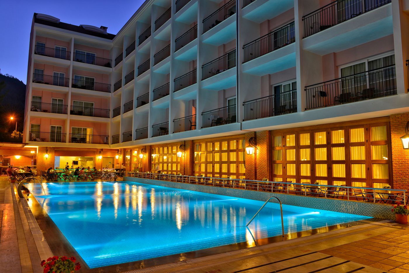 Grand-Yazici-Club-Turban-Thermal-Hotel-Pool-11