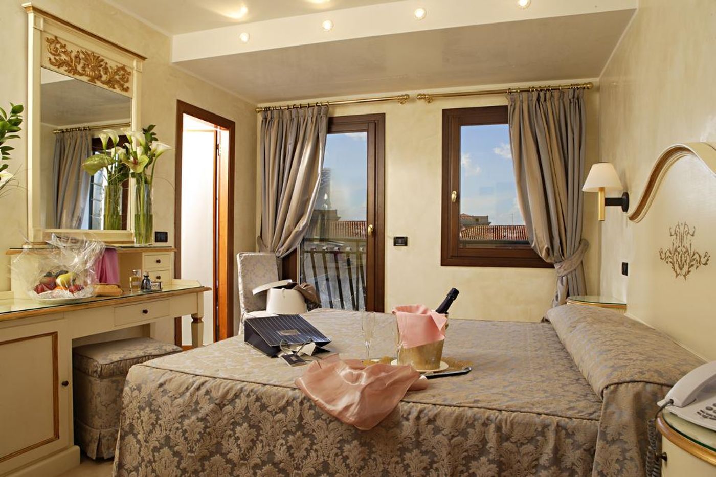 Hotel-Carlton-Capri-Room-2