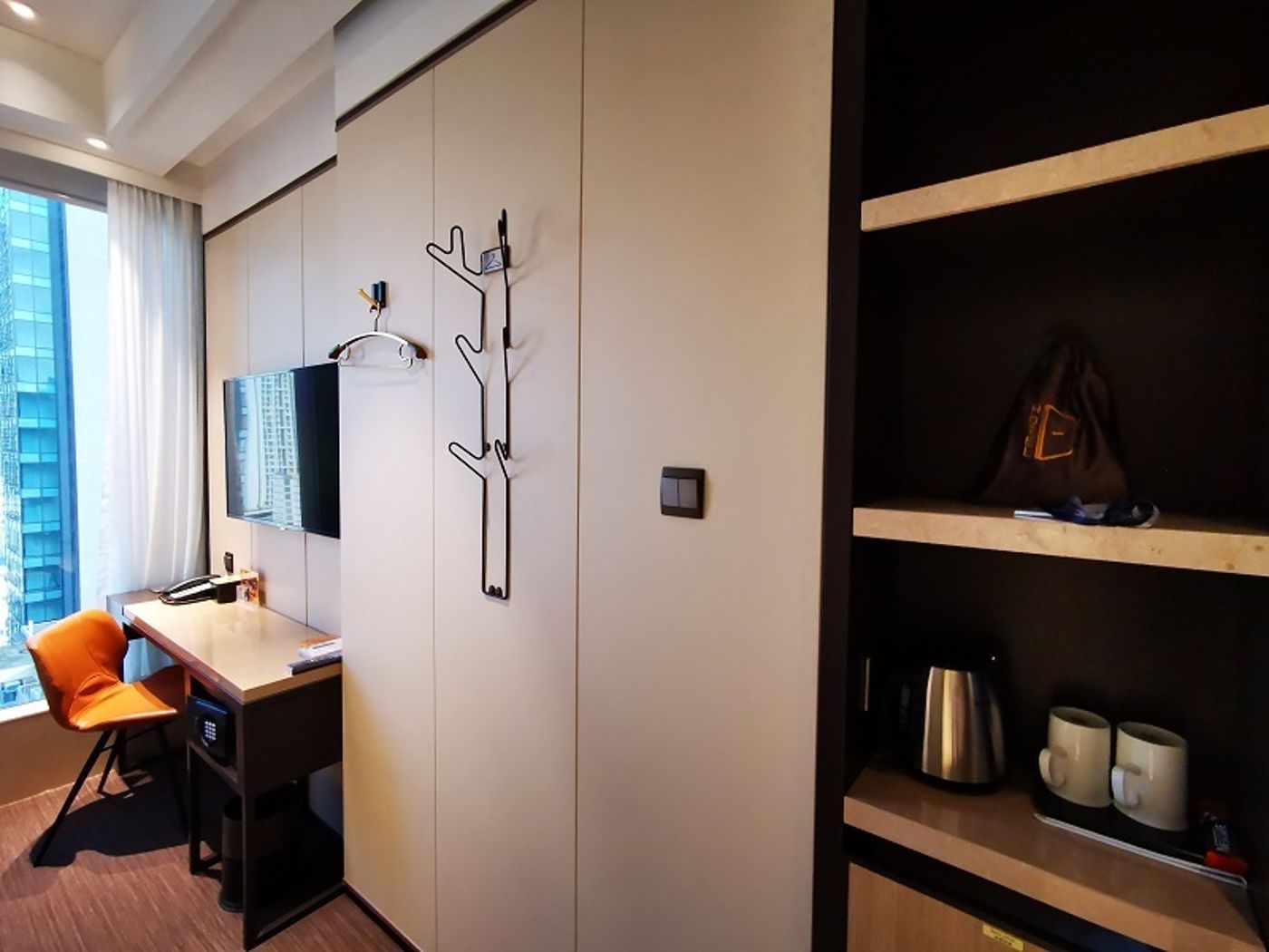E-Hotel-Room-3
