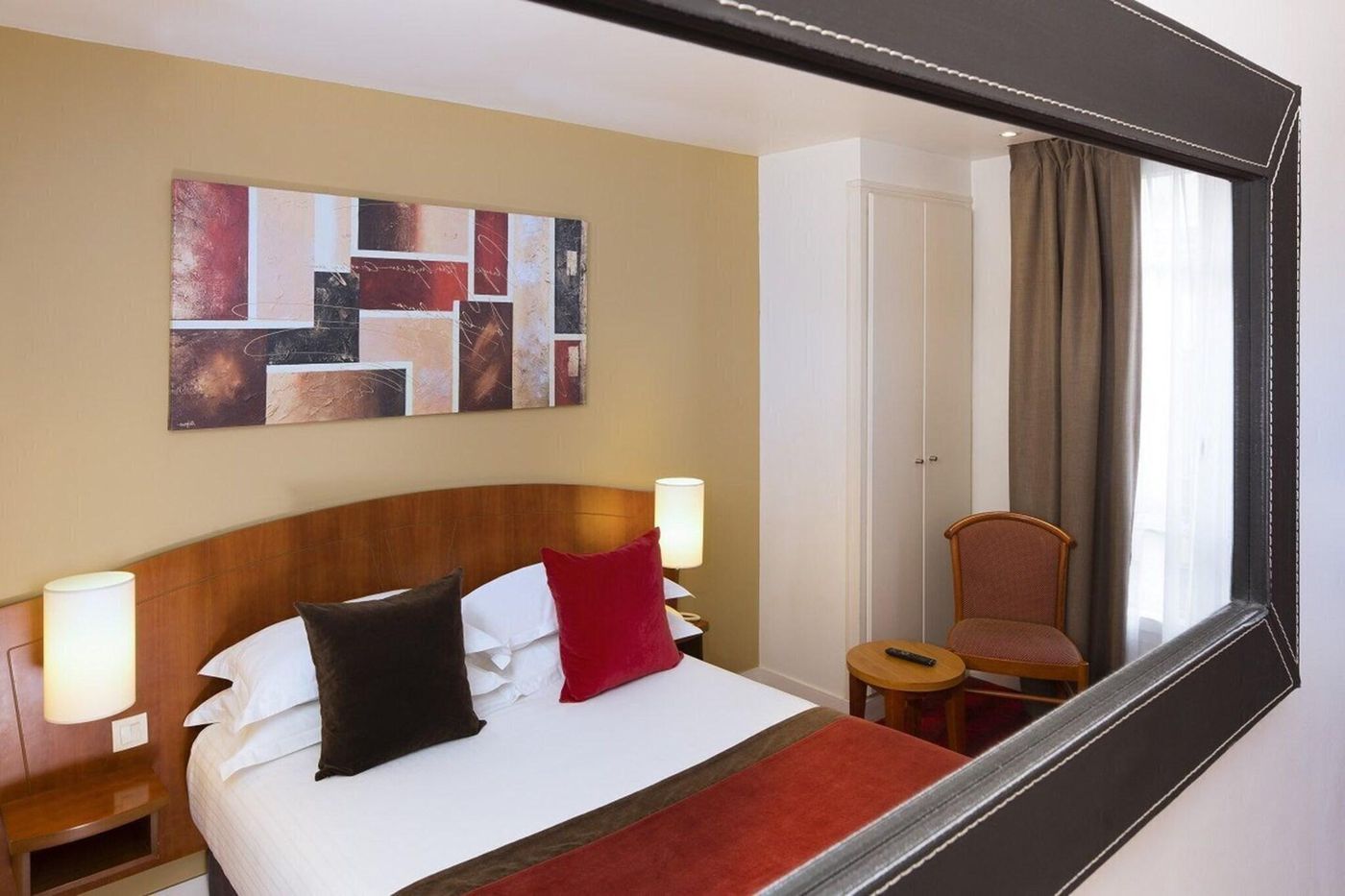 Europe-Tour-Eiffel-General-view-6