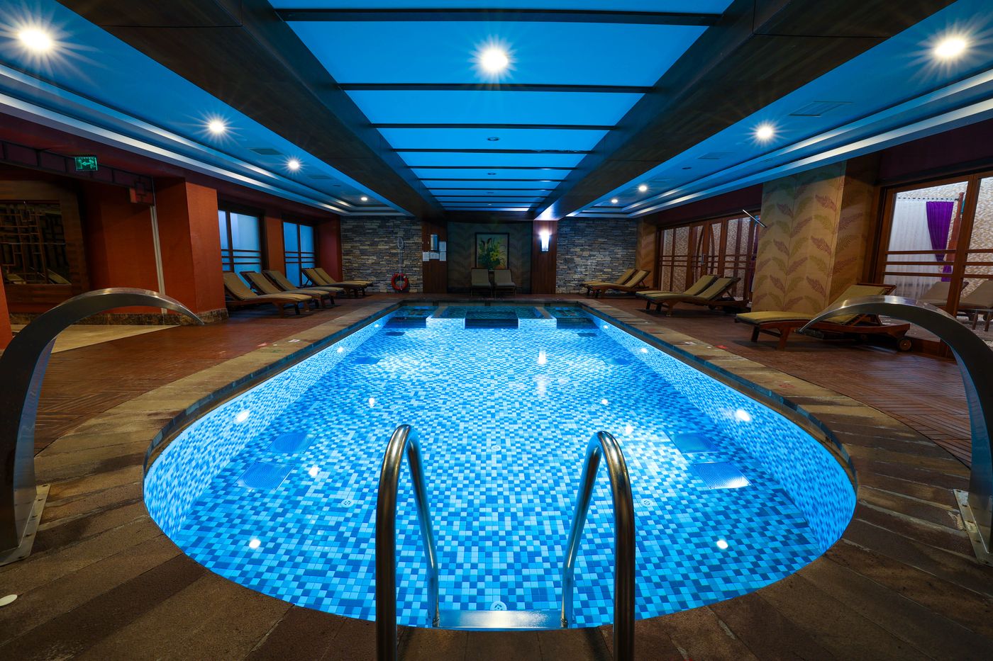 Crystal Deluxe Resort 