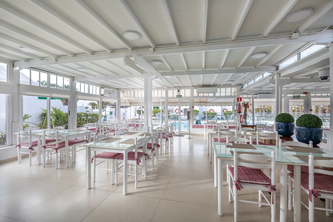 Apartamentos-LIVVO-Las-Gaviotas-Restaurant-56