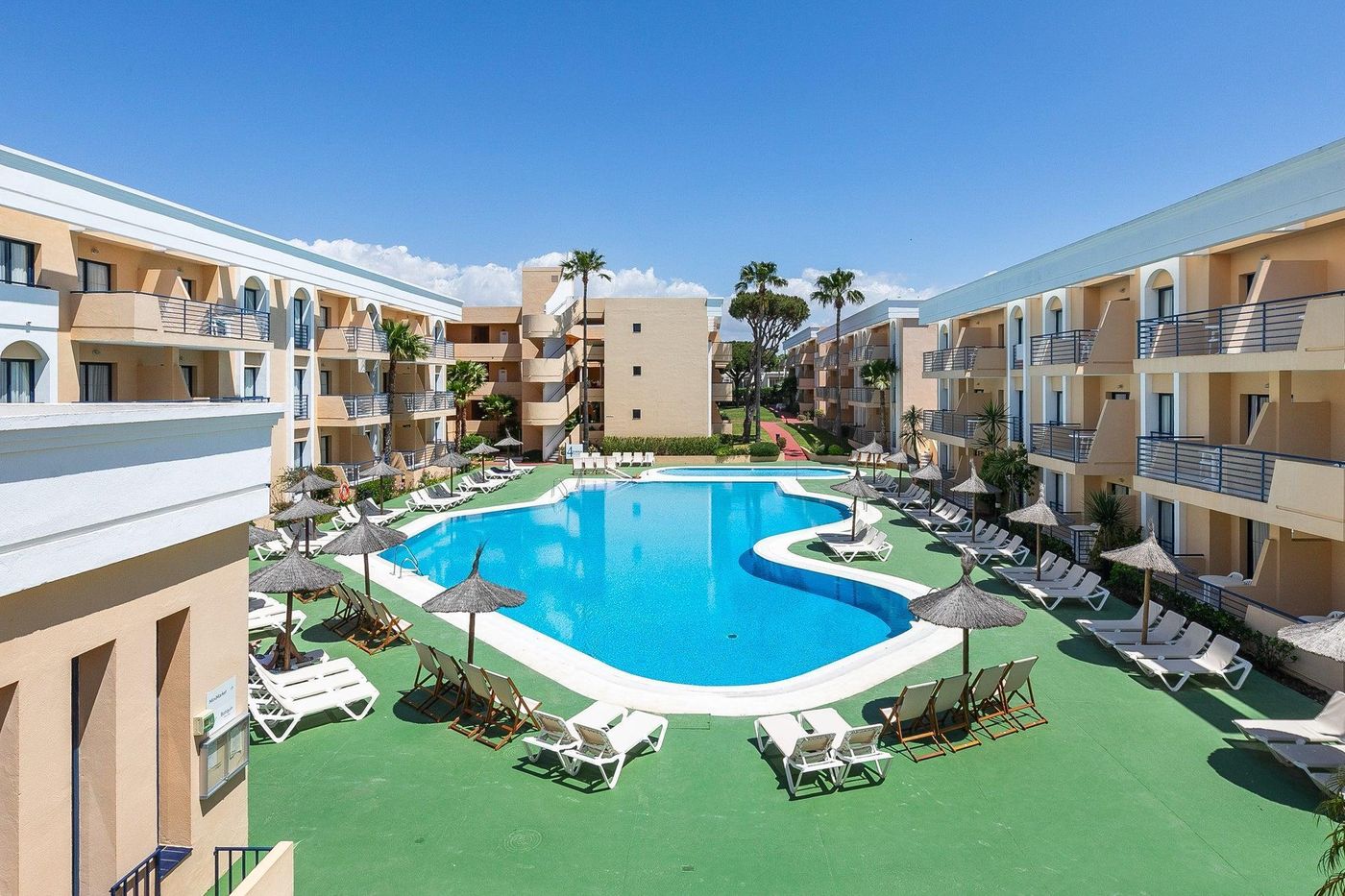 Sol-Sancti-Petri-Apartamentos-Pool-4