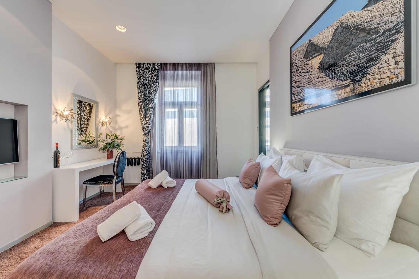 Starlight-Luxury-Rooms-Room-5