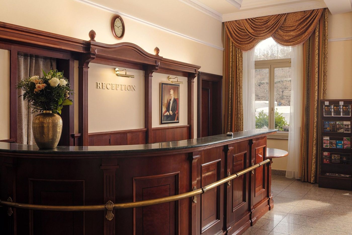 Humboldt Park-Czech Republic-KARLSBAD-Lobby-5