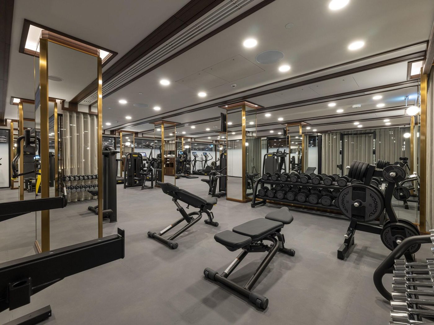 The-Peninsula-Istanbul-Pool-78