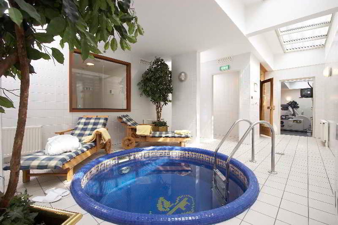 Millennium-Court-Marriott-Executive-Apartments-Sports-and-Entertainment-23