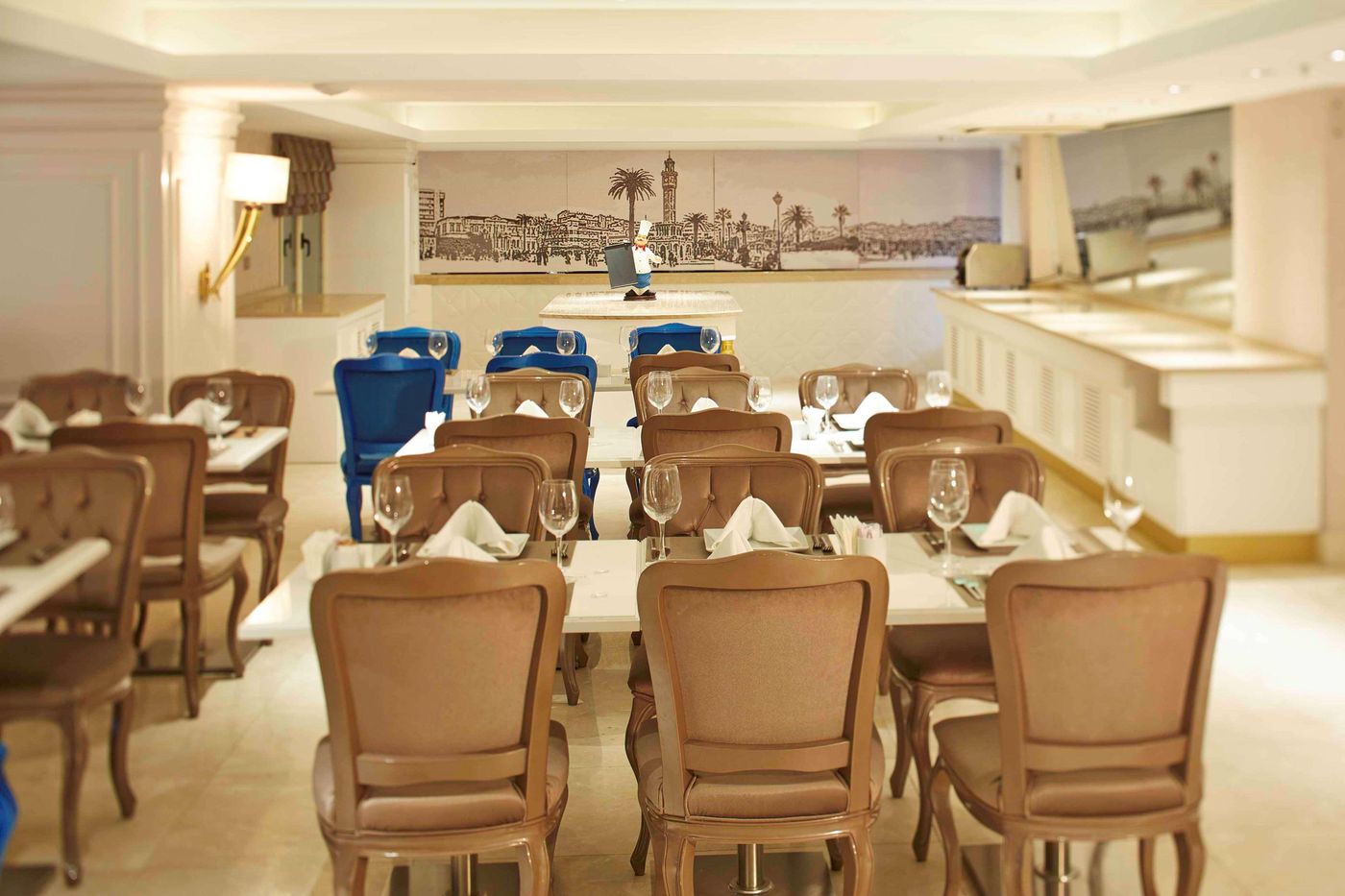 DoubleTree-By-Hilton-Izmir-Alsancak-Restaurant-51