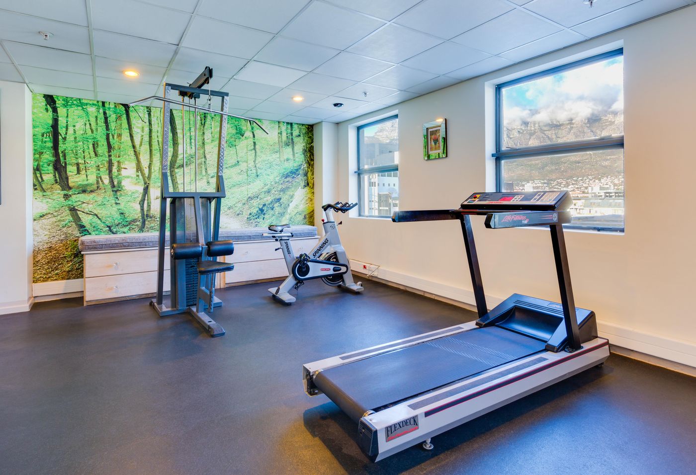 Strand-Tower-Sports-and-Entertainment-59