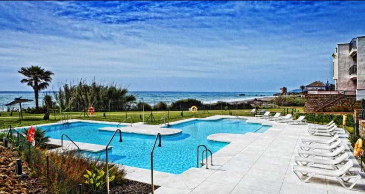 Casares-del-Mar-Luxury-Apartments-Pool-23