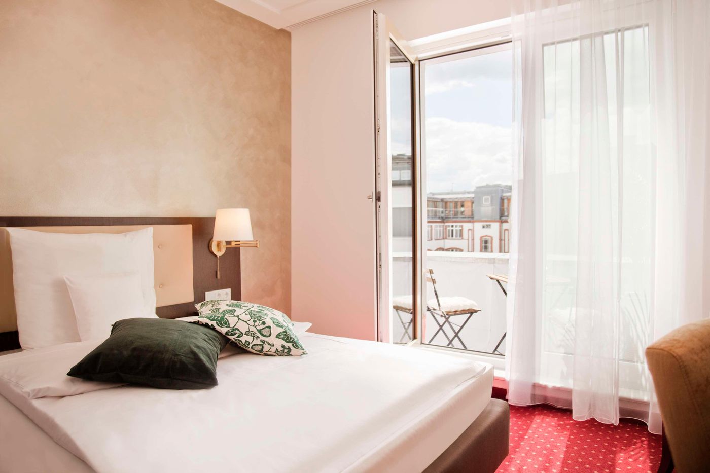 Gold-Palais-Hotel-Room-21