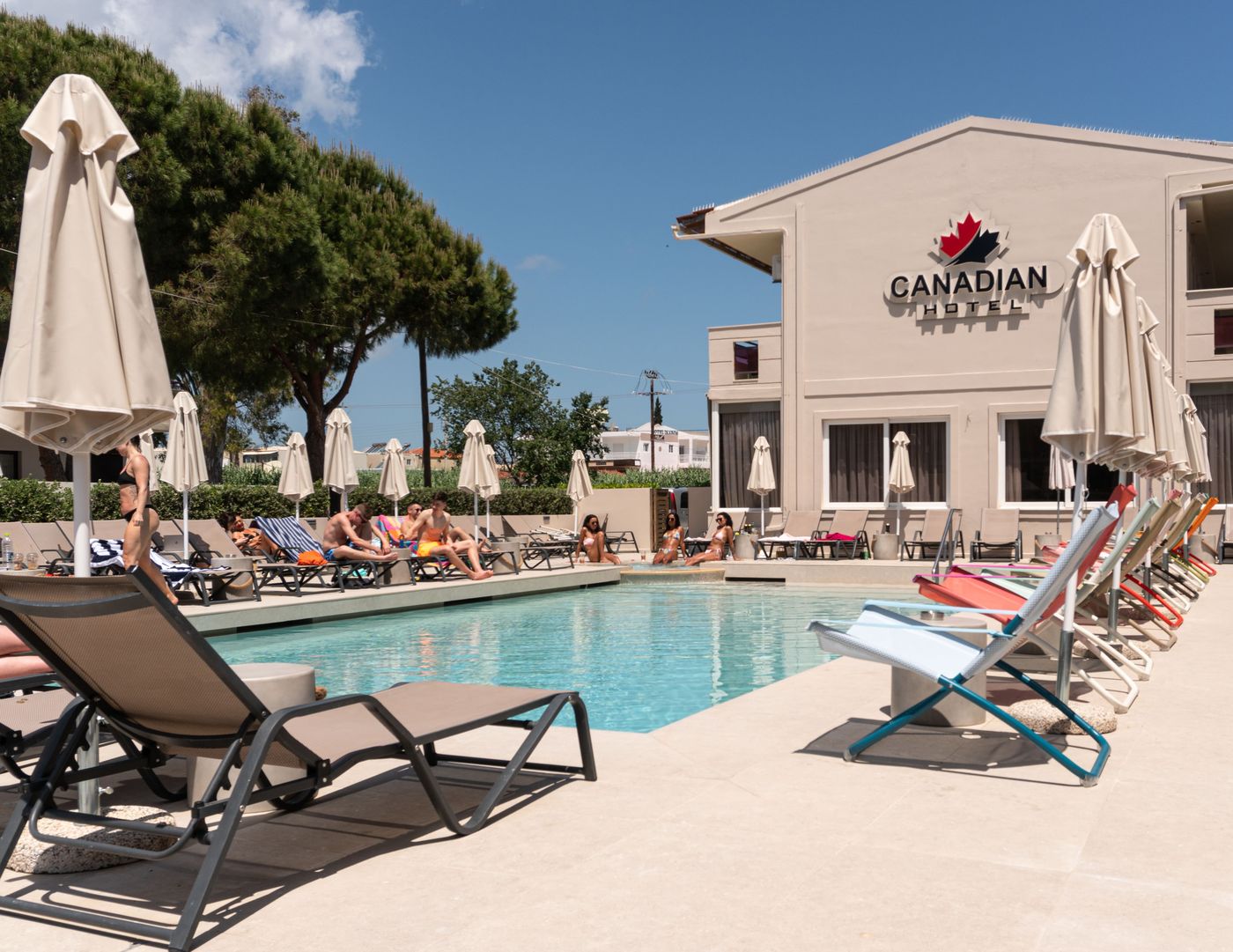 Canadian-Hotel-Pool-5