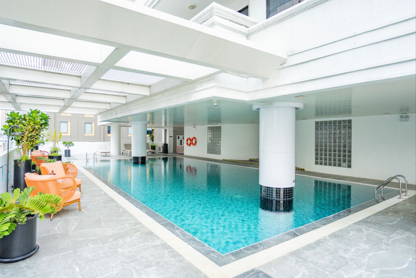 Parkroyal-Suites-Bangkok-Pool-41