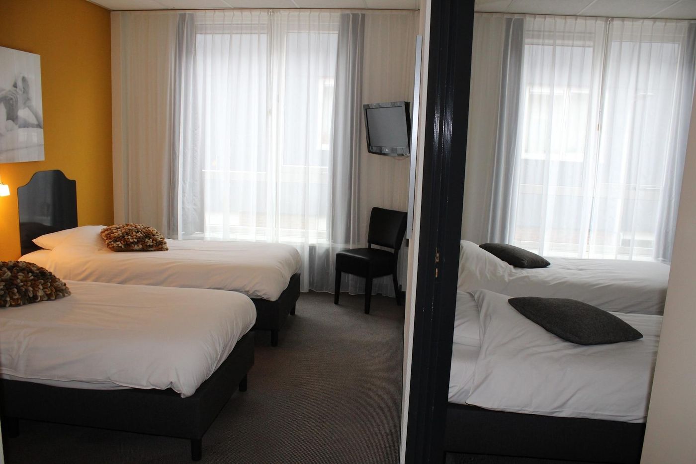 Hotel-De-Jonge-Heertjes-Room-10