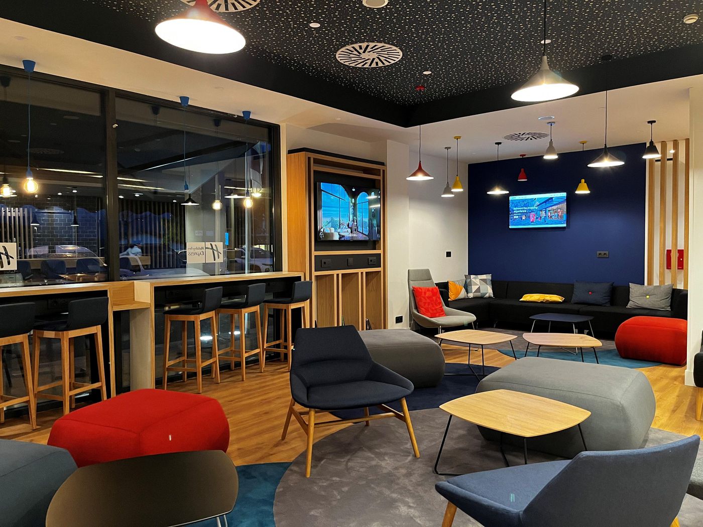 Holiday Inn Express Bilbao Airport-Spain-DERIO-General view-6