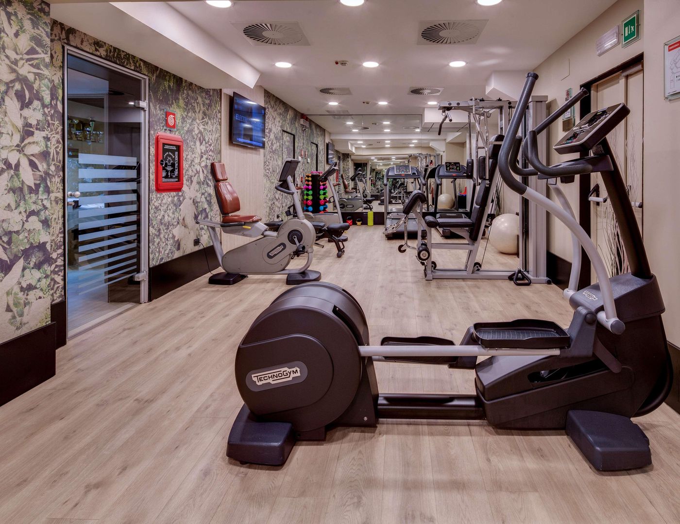 Best-Western-Plus-Hotel-Galles-Sports-and-Entertainment-85