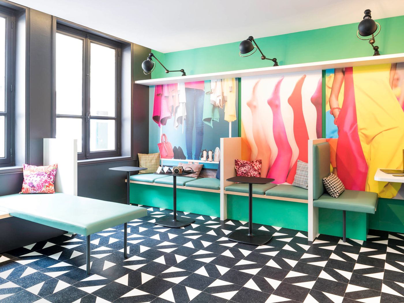 ibis-Styles-Paris-Gare-Saint-Lazare-Lobby-57