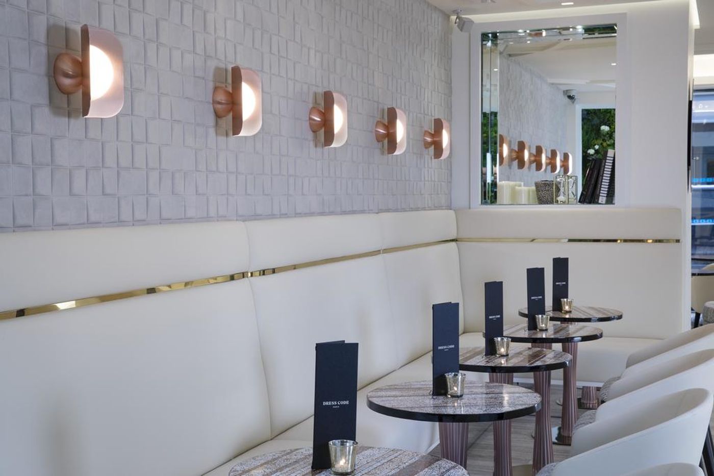 Hotel-Dress-Code-Bar-11