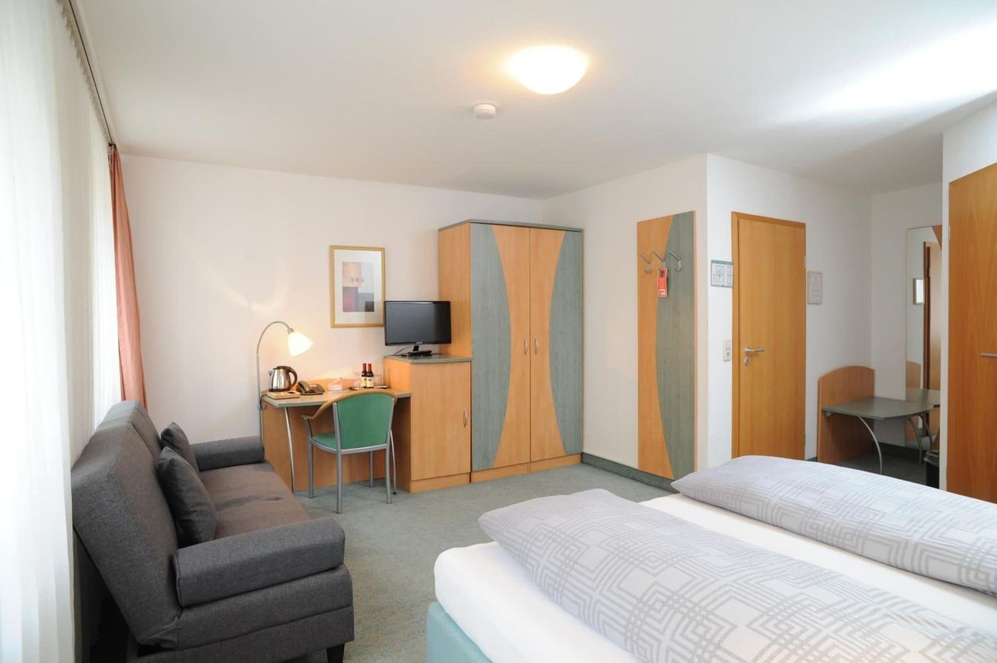 Hotel Central Classic-Germany-Stuttgart-Room-8