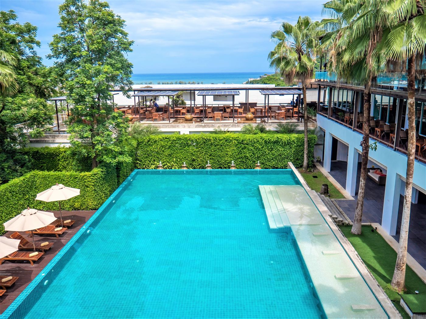 Wyndham-Sea-Pearl-Resort-Phuket-Pool-8