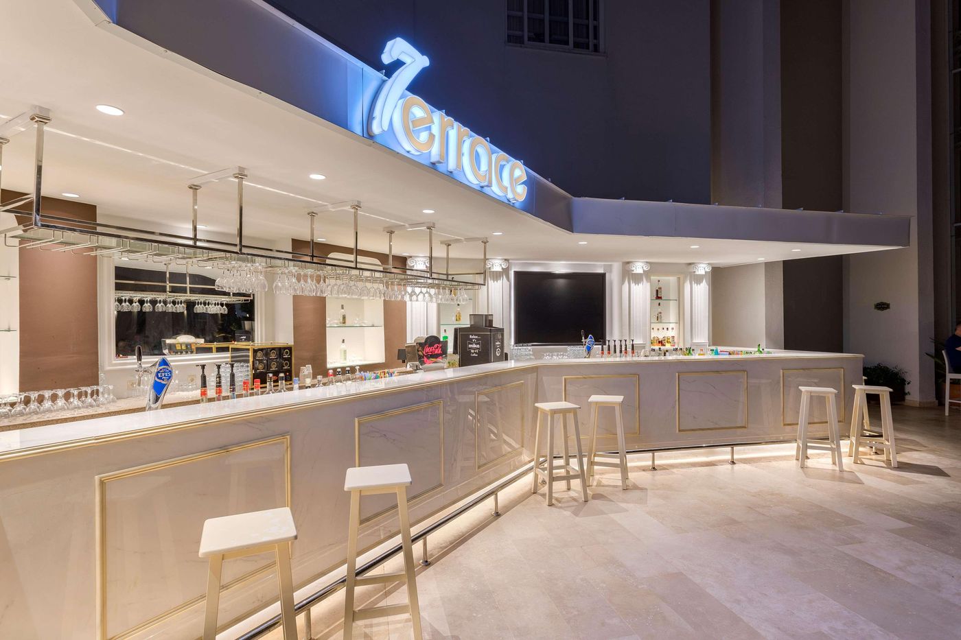 Seven-Seas-Hotel-Blue-Bar-74