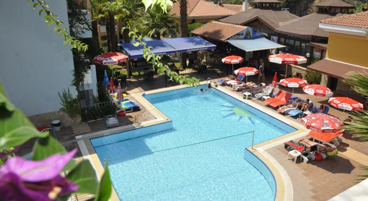 Montebello Deluxe Hotel