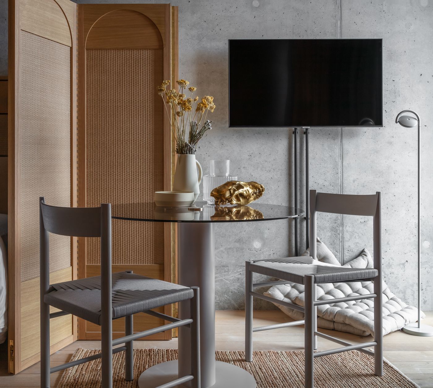 Locke-at-East-Side-Gallery--Friedrichshain-Room-18