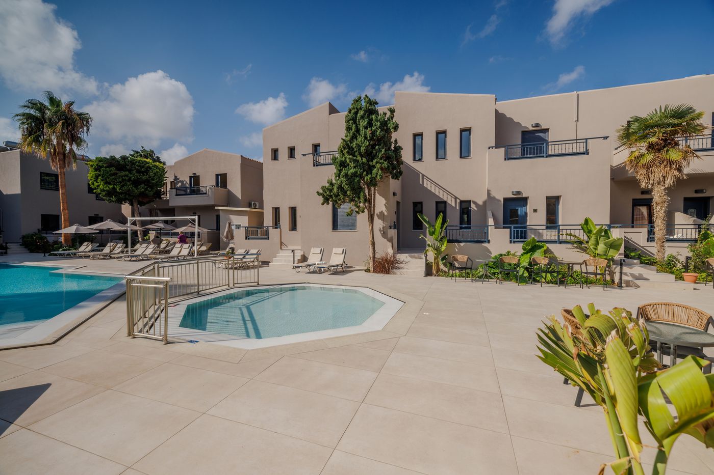 Blue-Aegean-Suites---Apts-Pool-4